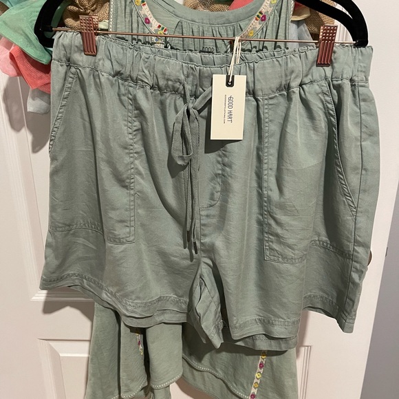 Matilda Jane good hart brand bundle piper shorts and Kinsey tank both size large - Picture 5 of 10